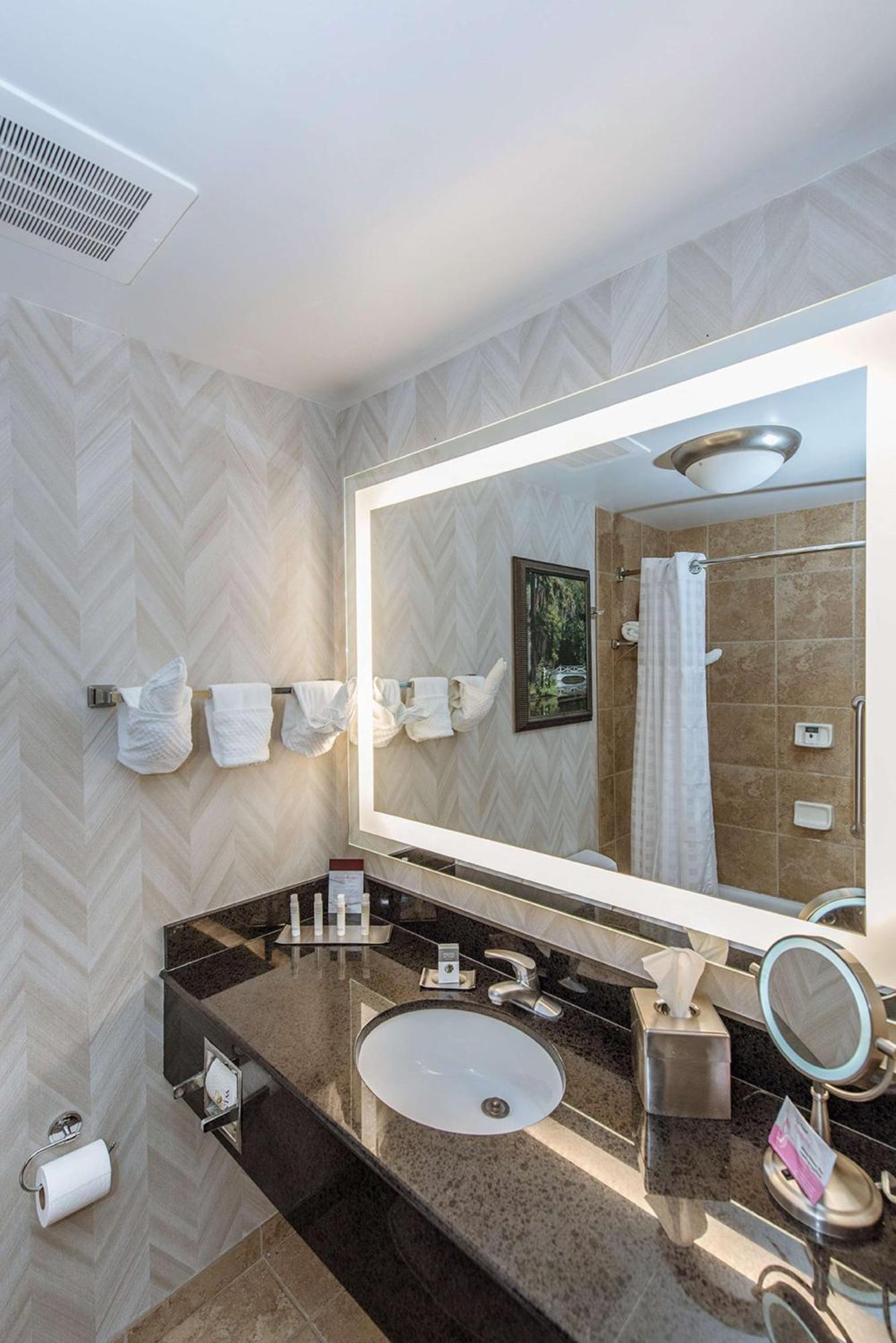 Doubletree By Hilton - Convention Center Hotel