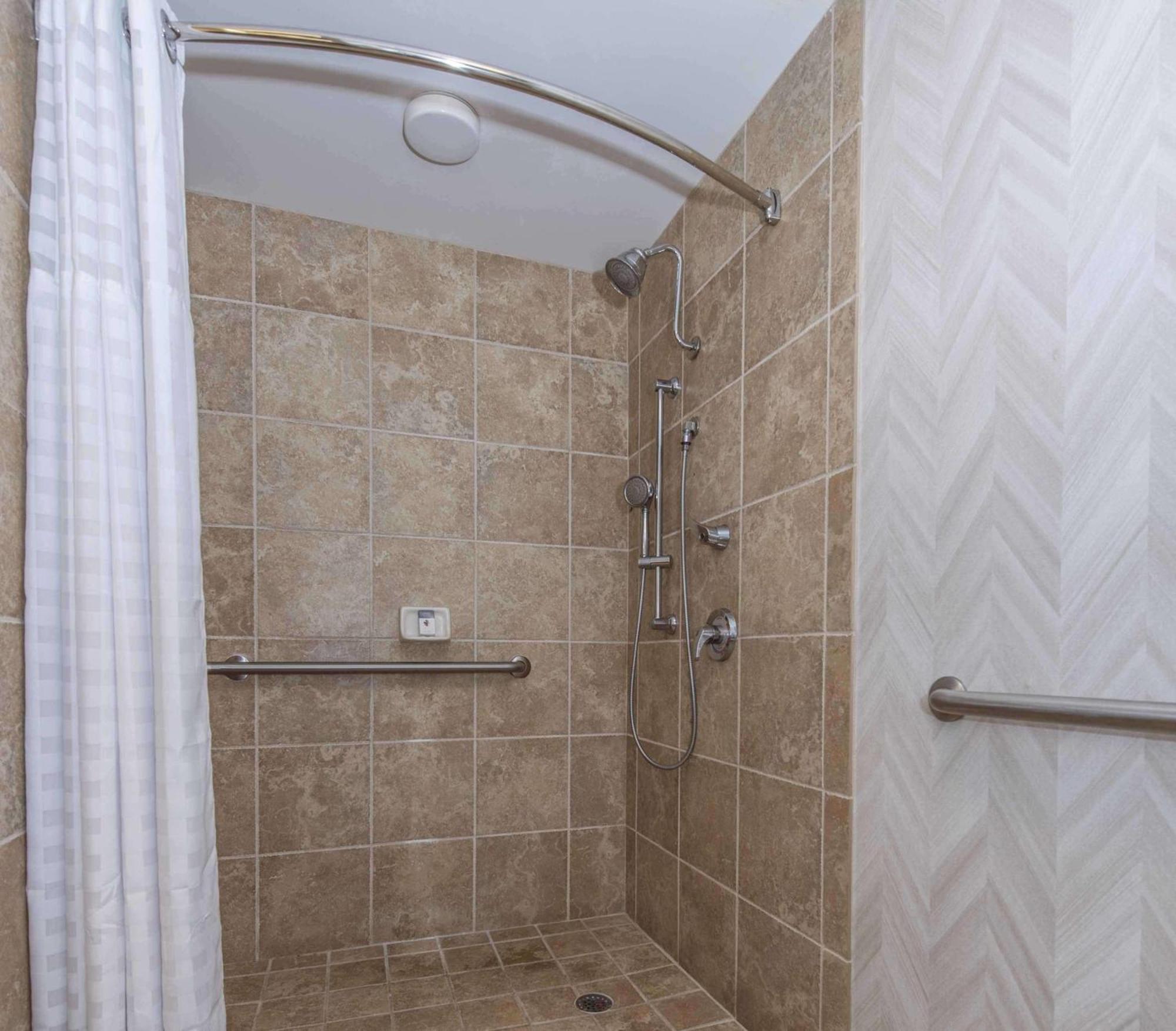 Doubletree By Hilton - Convention Center Hotel