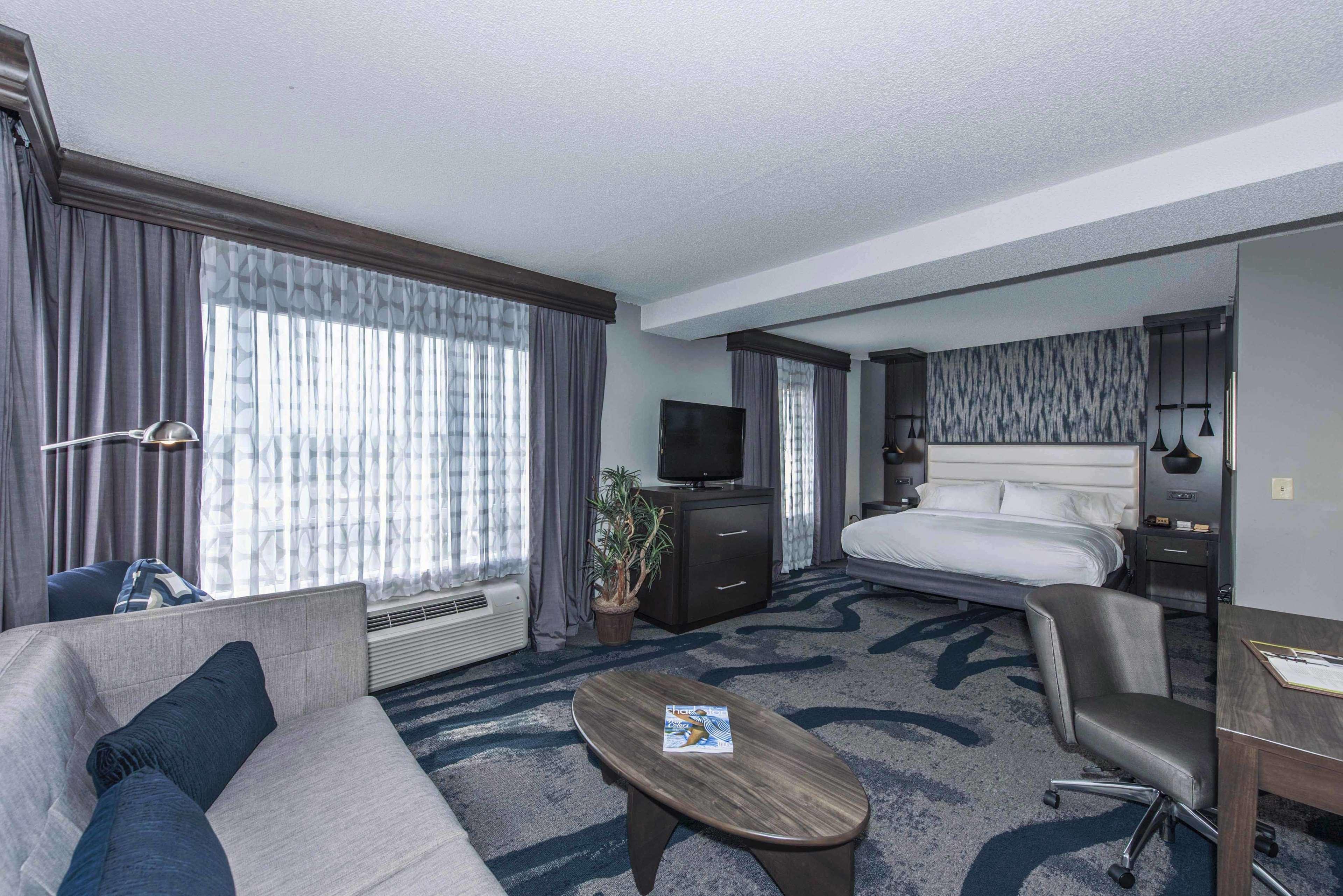 Doubletree By Hilton - Convention Center Hotel