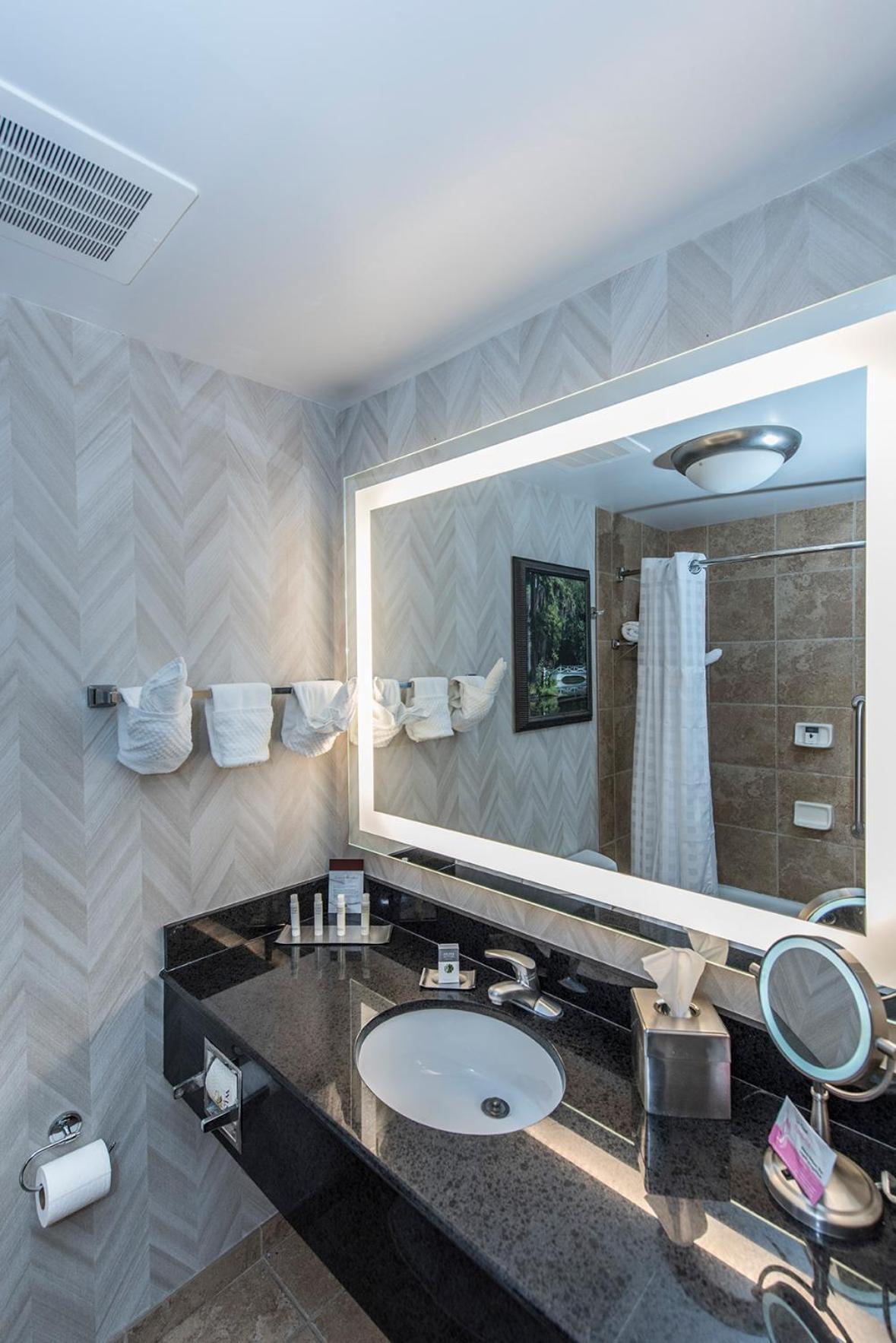 Doubletree By Hilton - Convention Center